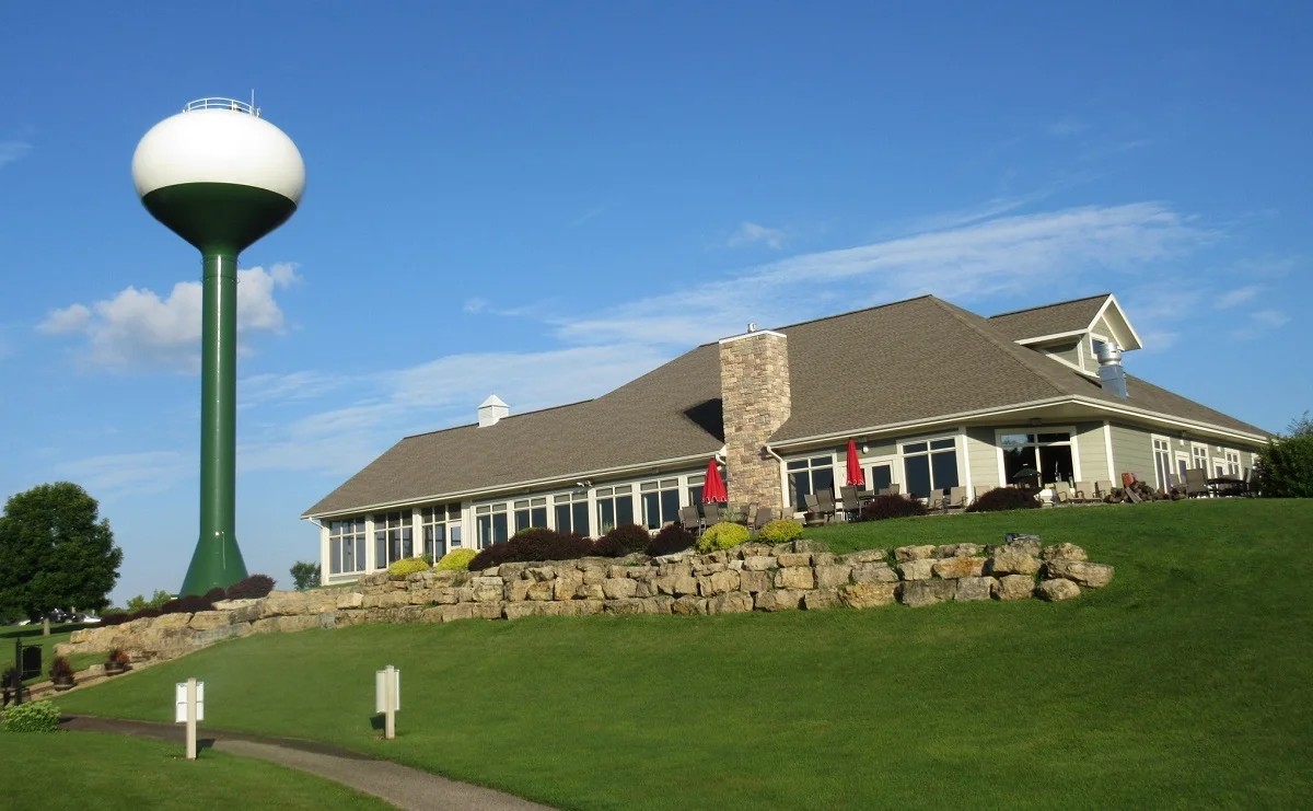 Baraboo-Country-Club-Clubhouse
